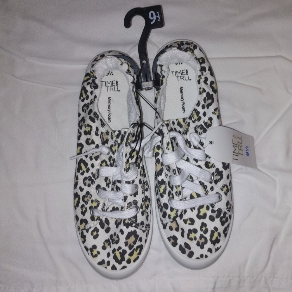 Time And Tru Leopard Print Shoes